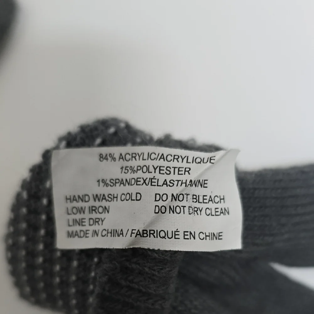 Black and Gray Knit Gloves Set